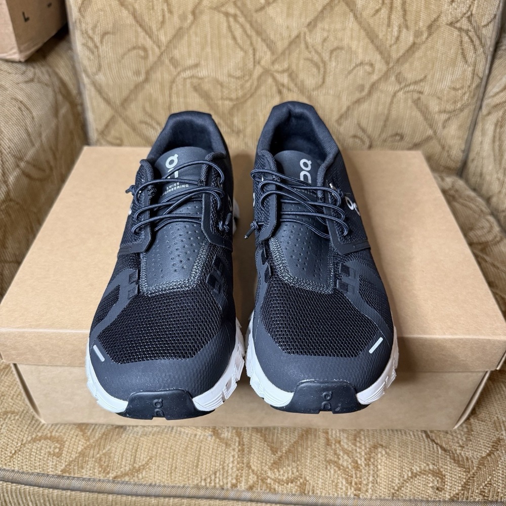 On Cloud 5 Women's Running Shoes Black White Size 8.5 Excellent! - Picture 5 of 9